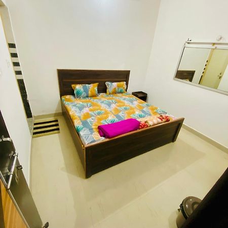 Nirupam Sadan Homestay Vrindāvan Екстериор снимка