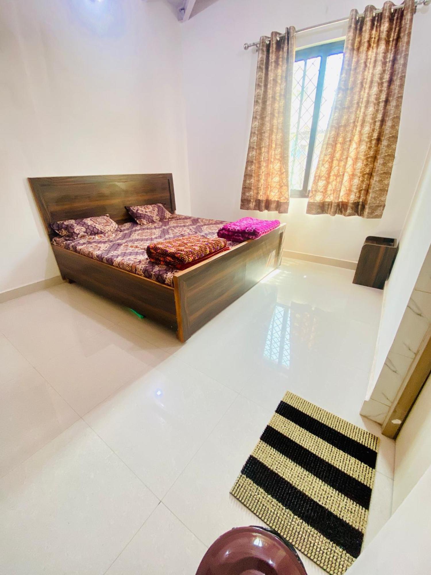 Nirupam Sadan Homestay Vrindāvan Екстериор снимка